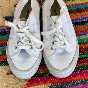 Size 8, canvas white tennis shoes 🎾 👟